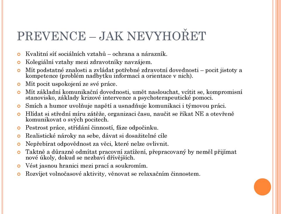 Mít základní komunikační dovednosti, umět naslouchat, vcítit se, kompromisní stanovisko, základy krizové intervence a psychoterapeutické pomoci.