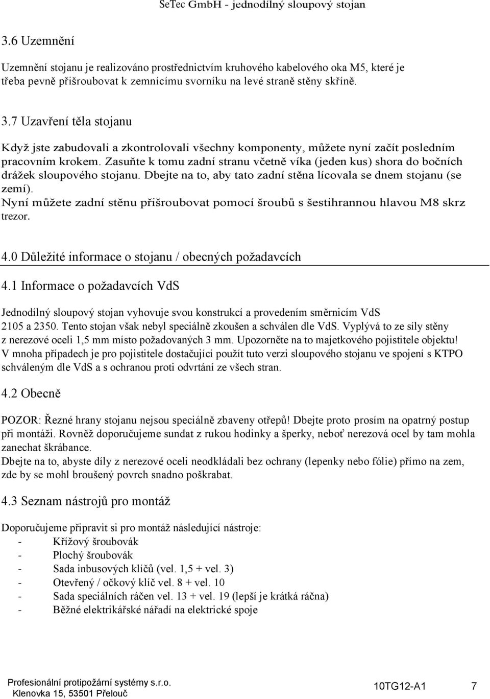 Zasuňte k tomu zadní stranu včetně víka (jeden kus) shora do bočních drážek sloupového stojanu. Dbejte na to, aby tato zadní stěna lícovala se dnem stojanu (se zemí).