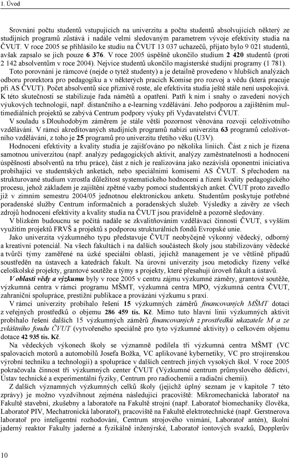 V roce 2005 úspěšně ukončilo studium 2 420 studentů (proti 2 142 absolventům v roce 2004). Nejvíce studentů ukončilo magisterské studijní programy (1 781).