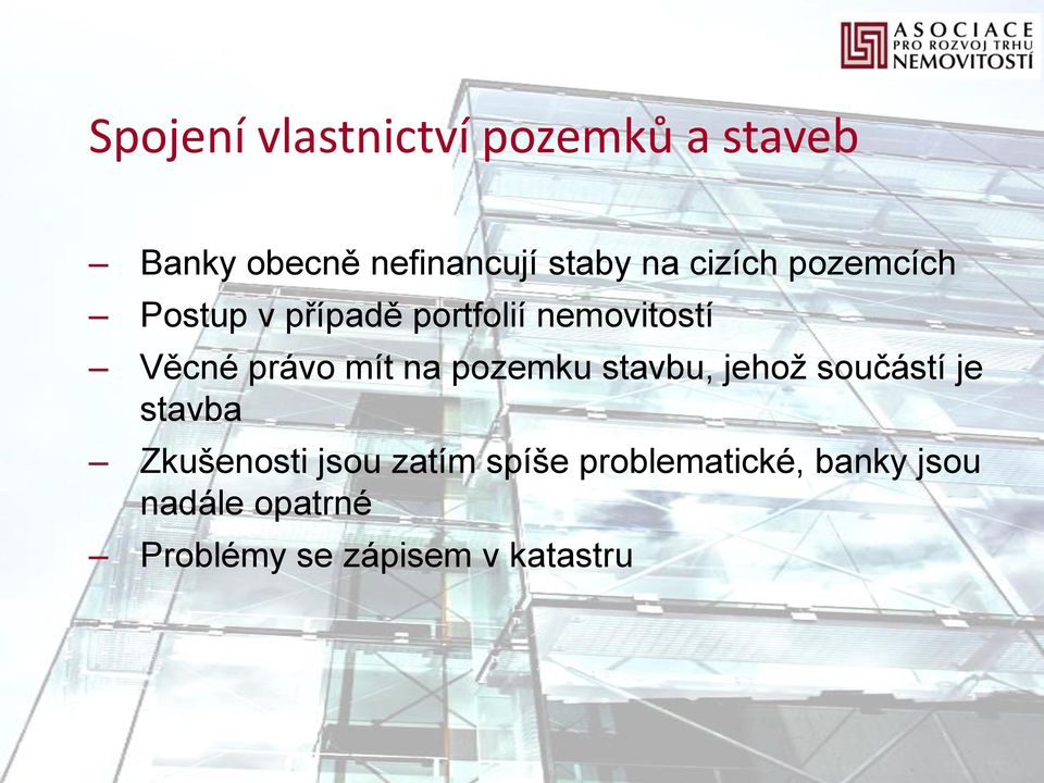 na pozemku stavbu, jehož součástí je stavba Zkušenosti jsou zatím spíše