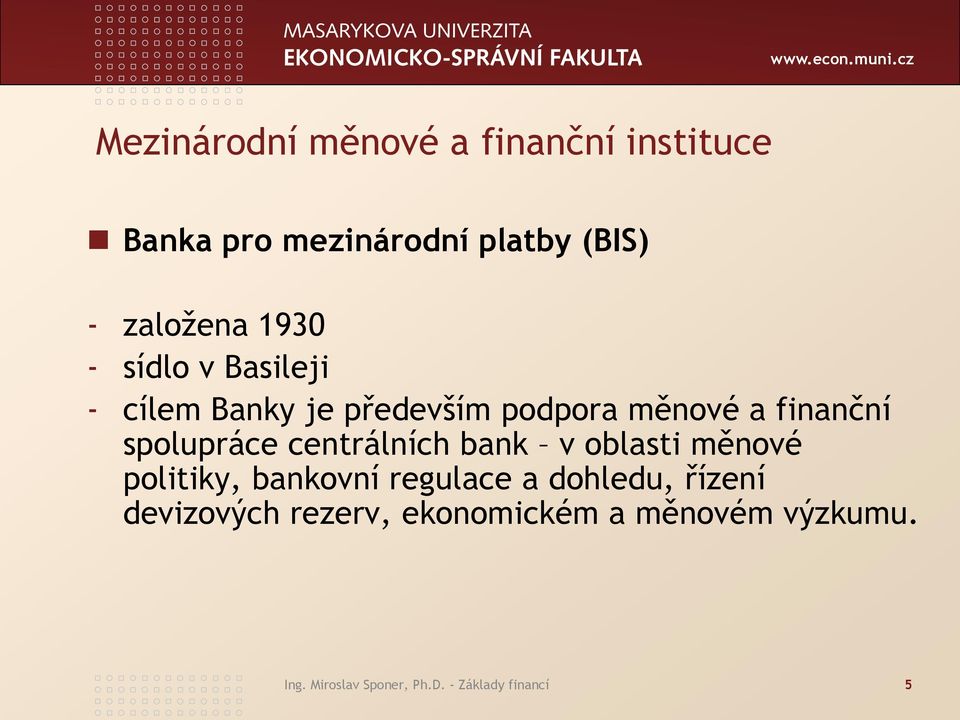 centrálních bank v oblasti měnové politiky, bankovní regulace a dohledu, řízení