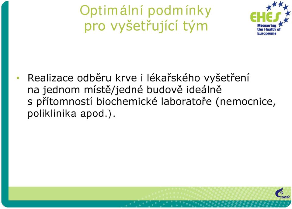 jednom místě/jedné budově ideálně s přítomností