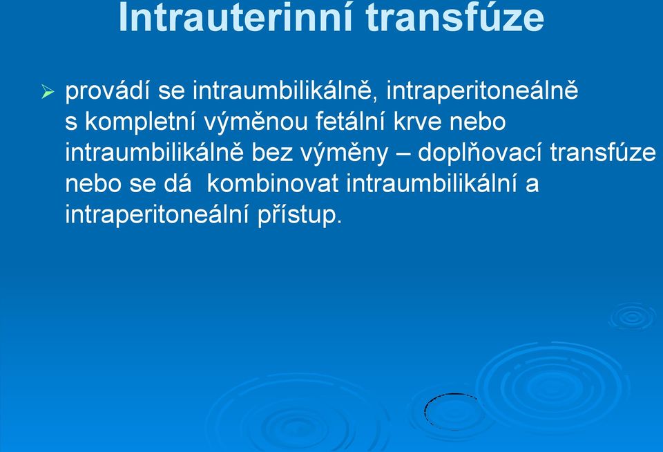 intraumbilikálně bez výměny doplňovací transfúze nebo se