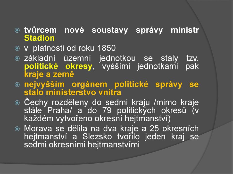 Čechy rozděleny do sedmi krajů /mimo kraje stále Praha/ a do 79 politických okresů (v každém vytvořeno okresní