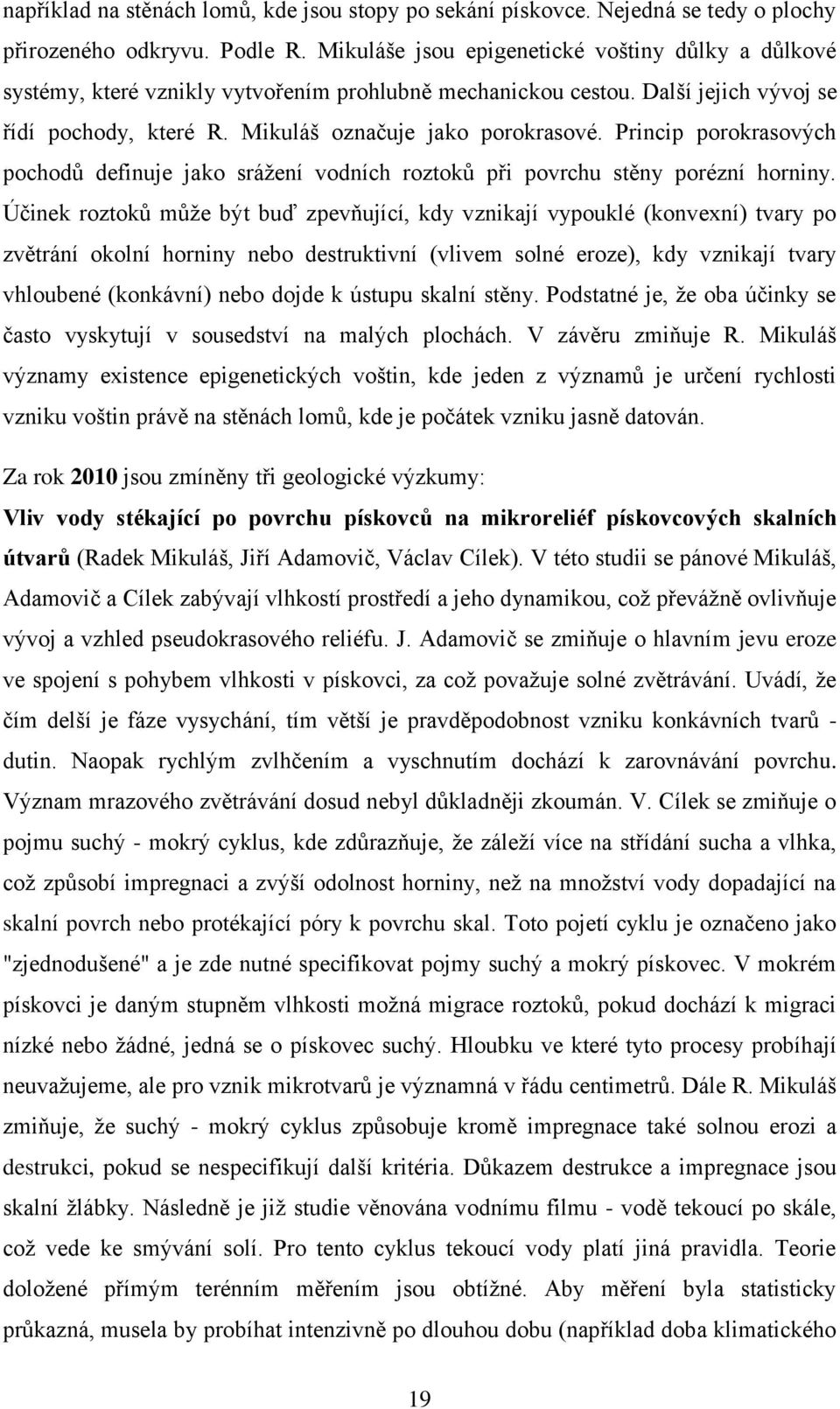 Princip porokrasových pochodů definuje jako srážení vodních roztoků při povrchu stěny porézní horniny.