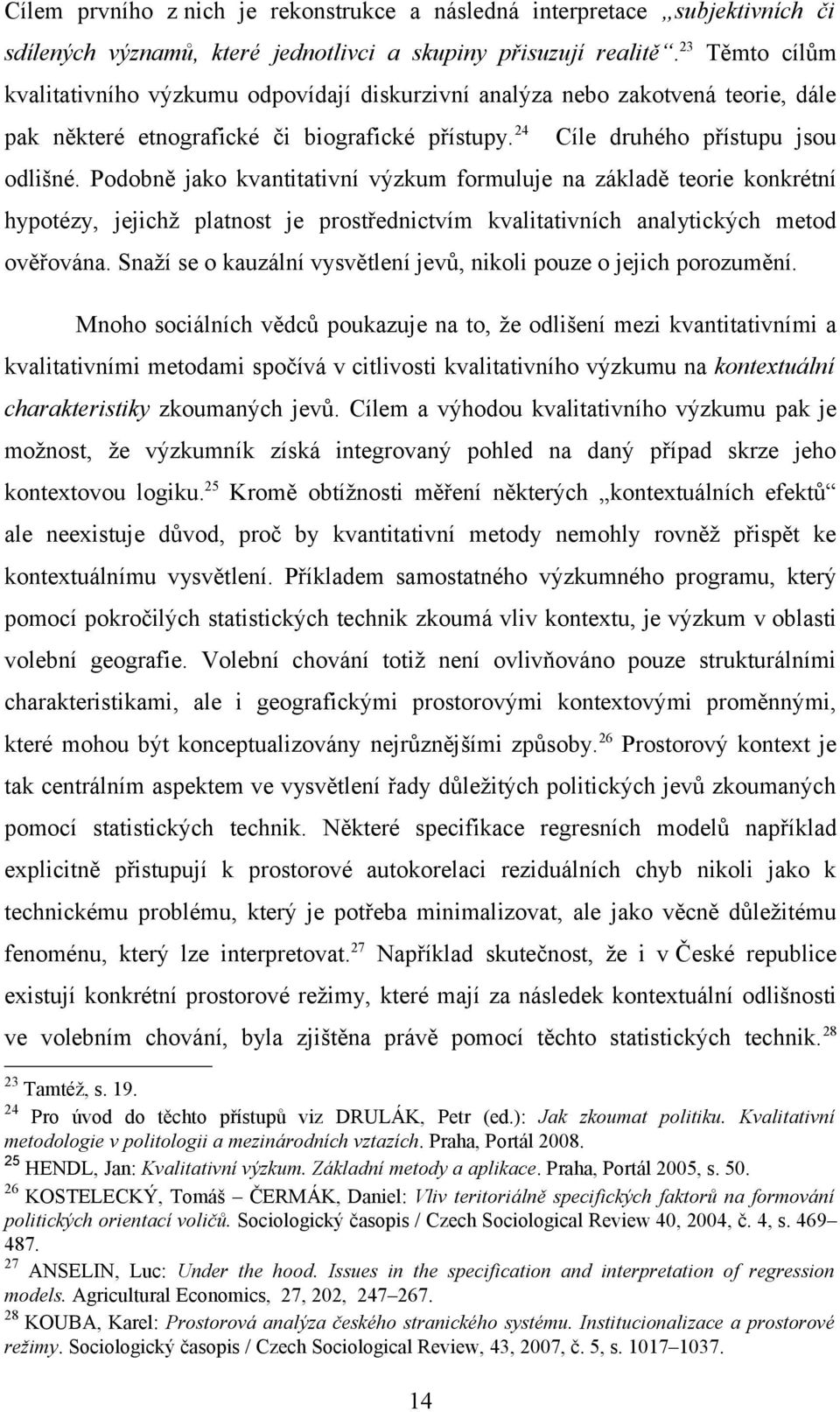 Podobně jako kvantitativní výzkum formuluje na základě teorie konkrétní hypotézy, jejichž platnost je prostřednictvím kvalitativních analytických metod ověřována.