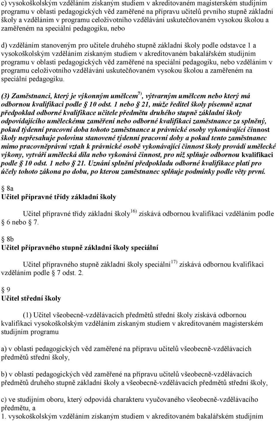 vysokoškolským vzděláním získaným studiem v akreditovaném bakalářském studijním programu v oblasti pedagogických věd zaměřené na speciální pedagogiku, nebo vzděláním v programu celoživotního