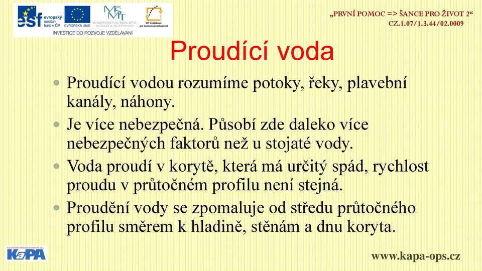 Voda proudí v korytě, která má určitý spád, rychlost proudu v průtočném profilu není