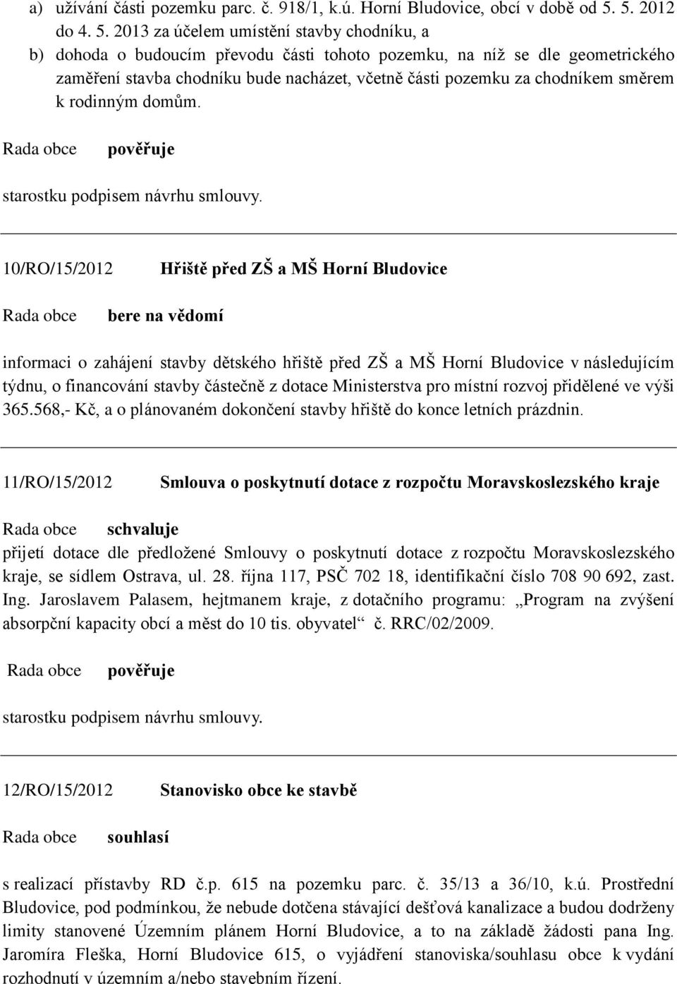 2013 za účelem umístění stavby chodníku, a b) dohoda o budoucím převodu části tohoto pozemku, na níž se dle geometrického zaměření stavba chodníku bude nacházet, včetně části pozemku za chodníkem