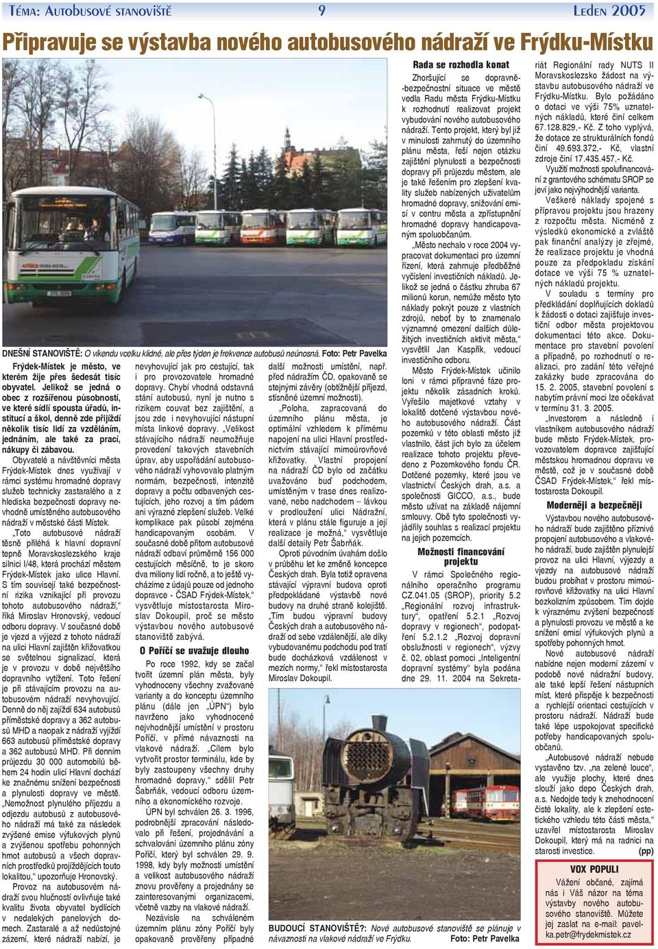Jelikož se jedná o obec z rozšířenou působností, ve které sídlí spousta úřadů, institucí a škol, denně zde přijíždí několik tisíc lidí za vzděláním, jednáním, ale také za prací, nákupy či zábavou.