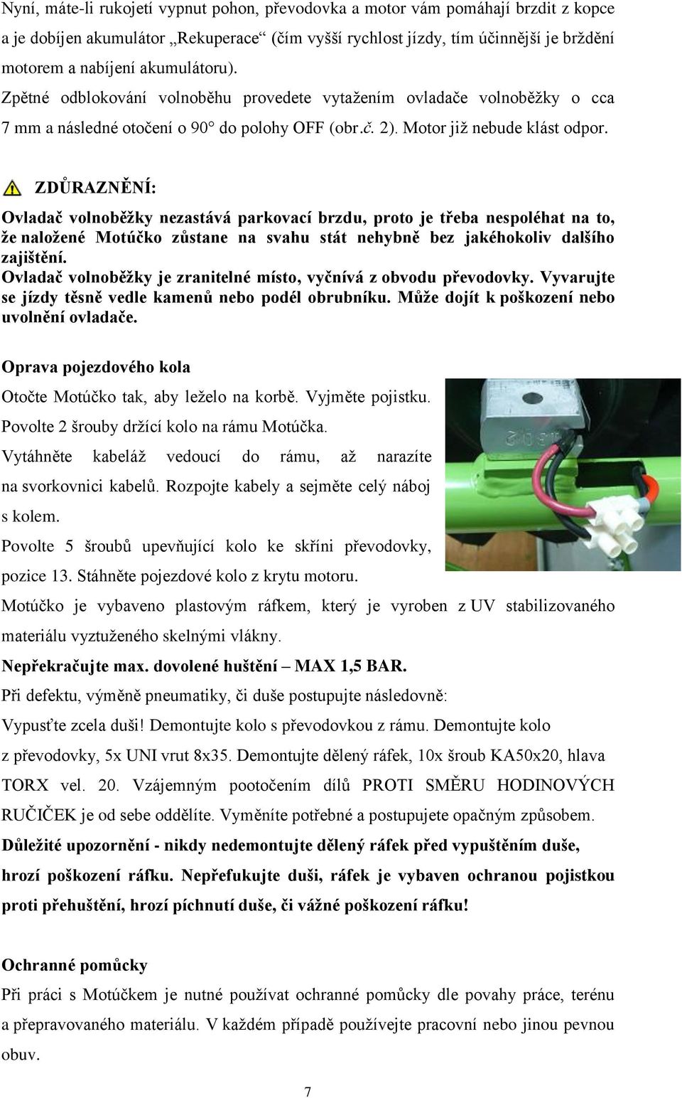 ZDŮRAZNĚNÍ: Ovladač volnoběţky nezastává parkovací brzdu, proto je třeba nespoléhat na to, ţe naloţené Motúčko zůstane na svahu stát nehybně bez jakéhokoliv dalšího zajištění.