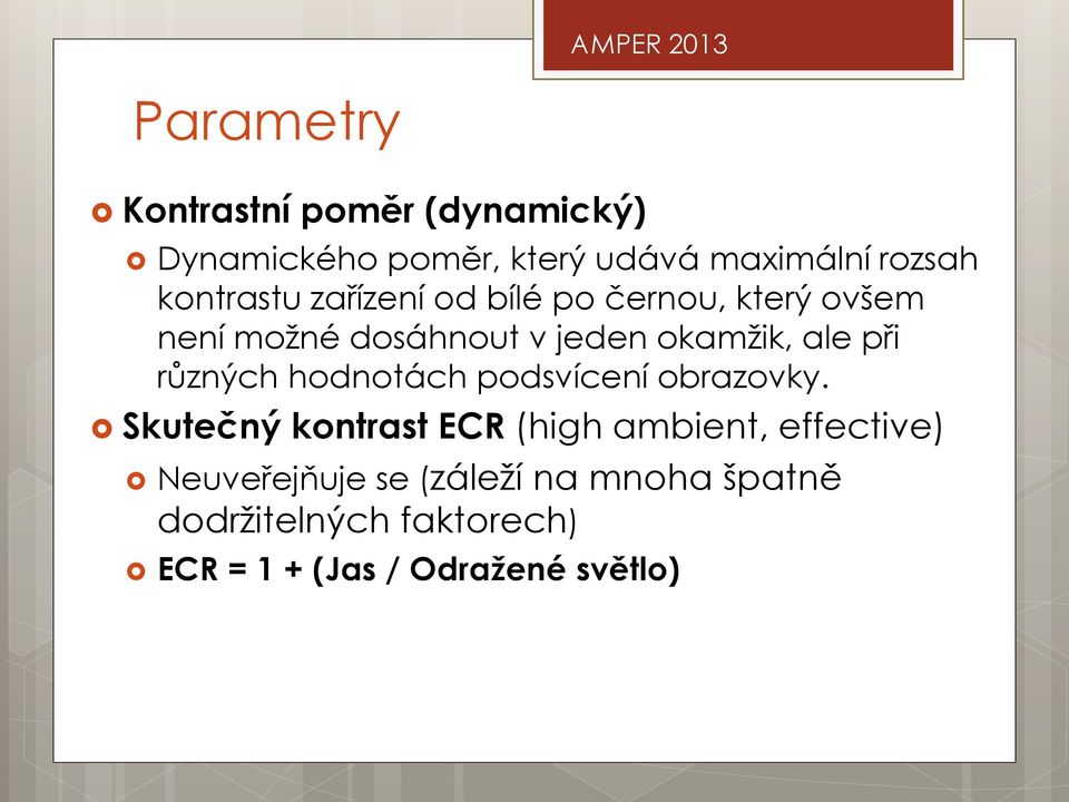 při různých hodnotách podsvícení obrazovky.