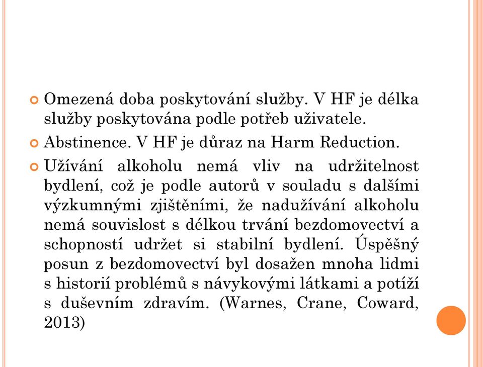 Užívání alkoholu nemá vliv na udržitelnost bydlení, což je podle autorů v souladu s dalšími výzkumnými zjištěními, že nadužívání