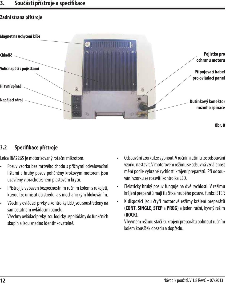 Posuv vzorku bez mrtvého chodu s příčnými odvalovacími lištami a hrubý posuv poháněný krokovým motorem jsou uzavřeny v prachotěsném plastovém krytu.