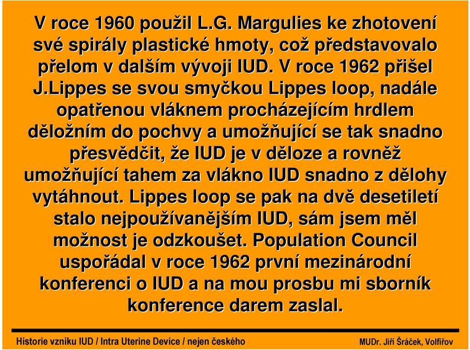 je v děloze a rovněž umožňující tahem za vlákno IUD snadno z dělohy vytáhnout.
