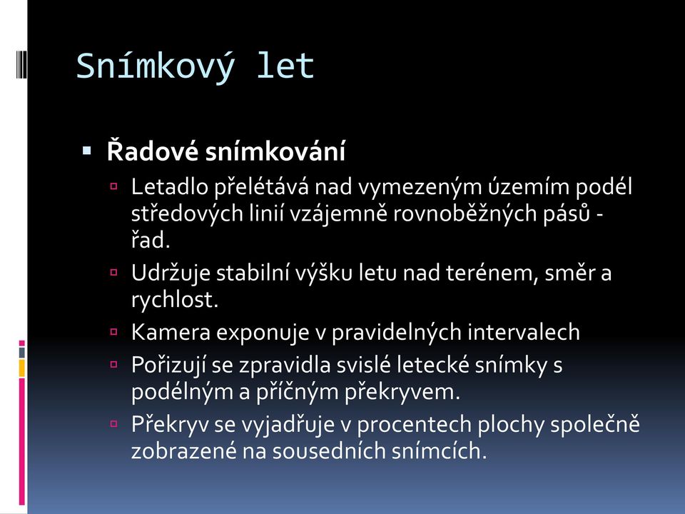 Kamera exponuje v pravidelných intervalech Pořizují se zpravidla svislé letecké snímky s