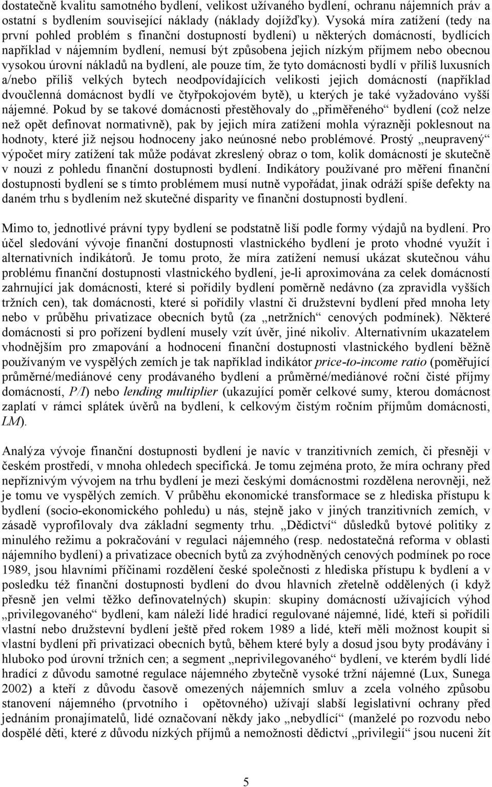 obecnou vysokou úrovní nákladů na bydlení, ale pouze tím, že tyto domácnosti bydlí v příliš luxusních a/nebo příliš velkých bytech neodpovídajících velikosti jejich domácností (například dvoučlenná