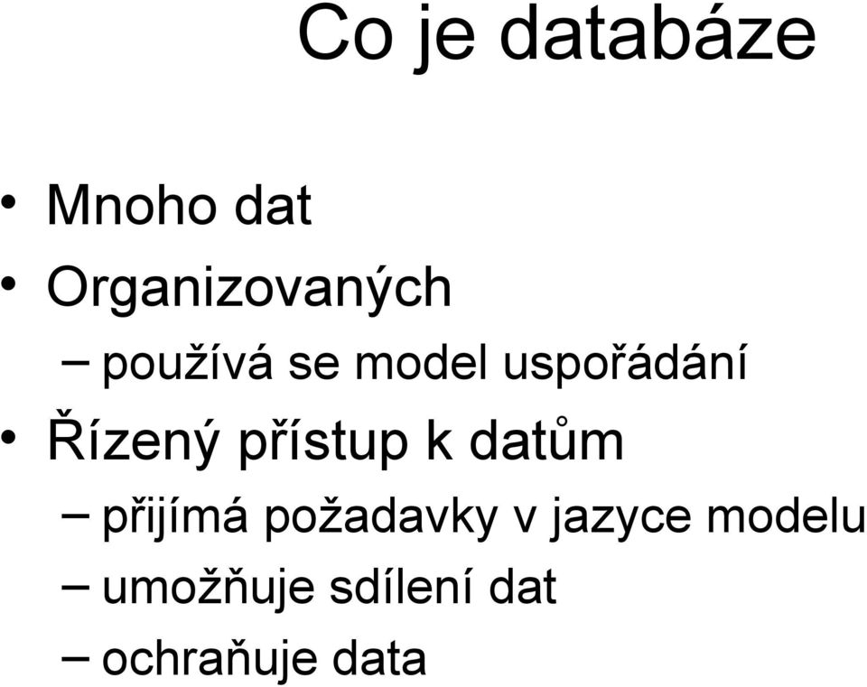 přístup k datům přijímá požadavky v