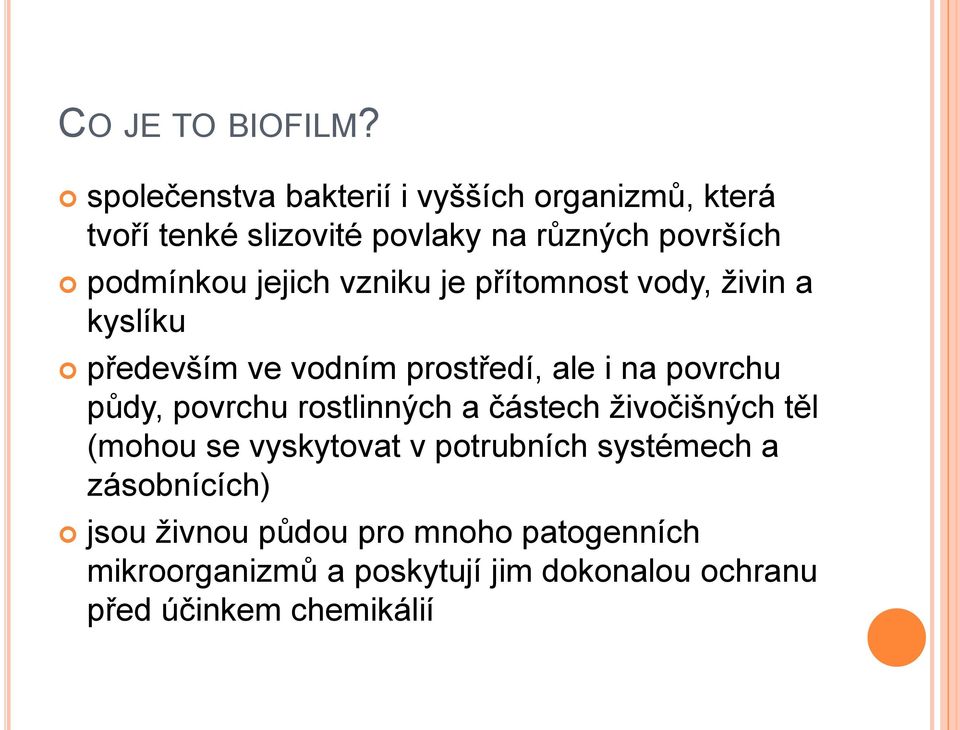 jejich vzniku je přítomnost vody, živin a kyslíku především ve vodním prostředí, ale i na povrchu půdy, povrchu