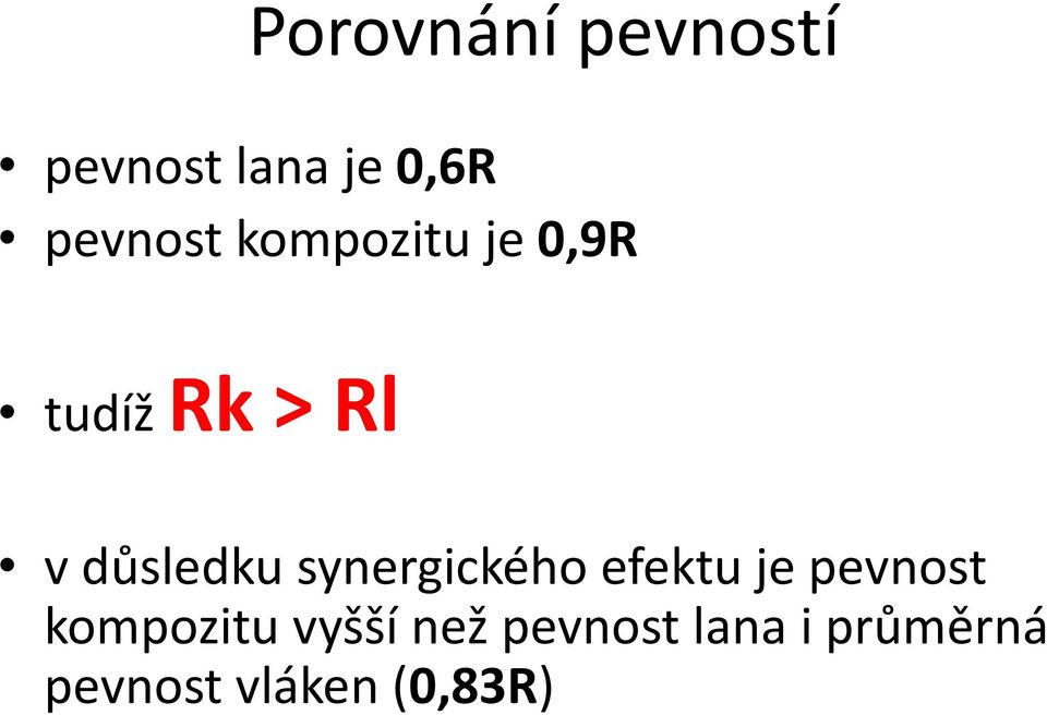 důsledku synergického efektu je pevnost