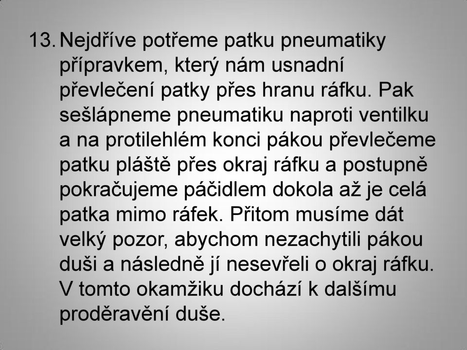 ráfku a postupně pokračujeme páčidlem dokola až je celá patka mimo ráfek.