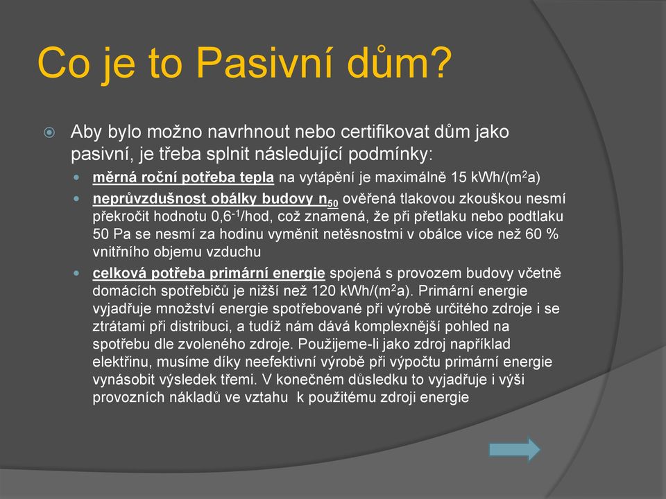 ověřená tlakovou zkouškou nesmí překročit hodnotu 0,6-1 /hod, což znamená, že při přetlaku nebo podtlaku 50 Pa se nesmí za hodinu vyměnit netěsnostmi v obálce více než 60 % vnitřního objemu vzduchu