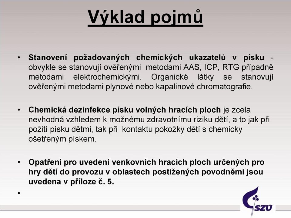 Chemická dezinfekce písku volných hracích ploch je zcela nevhodná vzhledem k možnému zdravotnímu riziku dětí, a to jak při požití písku dětmi, tak