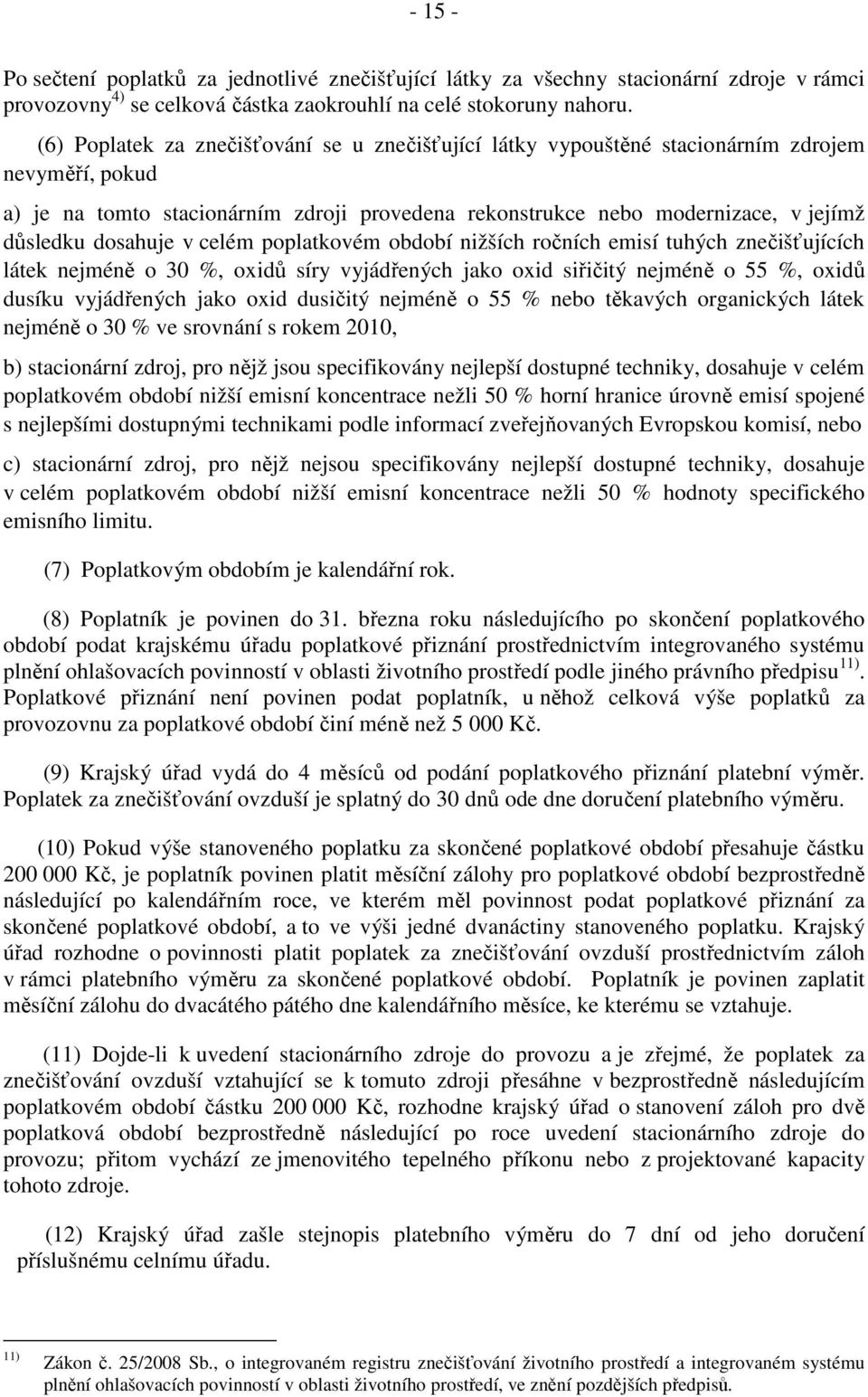 dosahuje v celém poplatkovém období nižších ročních emisí tuhých znečišťujících látek nejméně o 30 %, oidů síry vyjádřených jako oid siřičitý nejméně o 55 %, oidů dusíku vyjádřených jako oid dusičitý