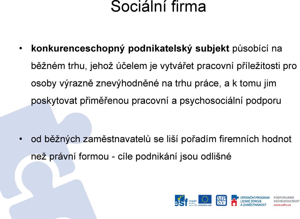 a k tomu jim poskytovat přiměřenou pracovní a psychosociální podporu od běžných