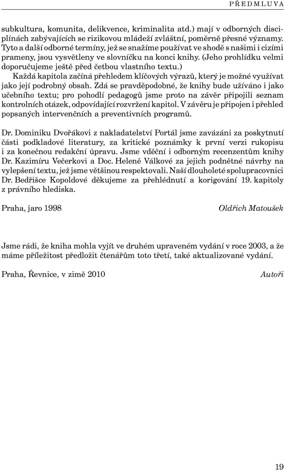 (Jeho prohlídku velmi doporučujeme ještě před četbou vlastního textu.) Každá kapitola začíná přehledem klíčových výrazů, který je možné využívat jako její podrobný obsah.