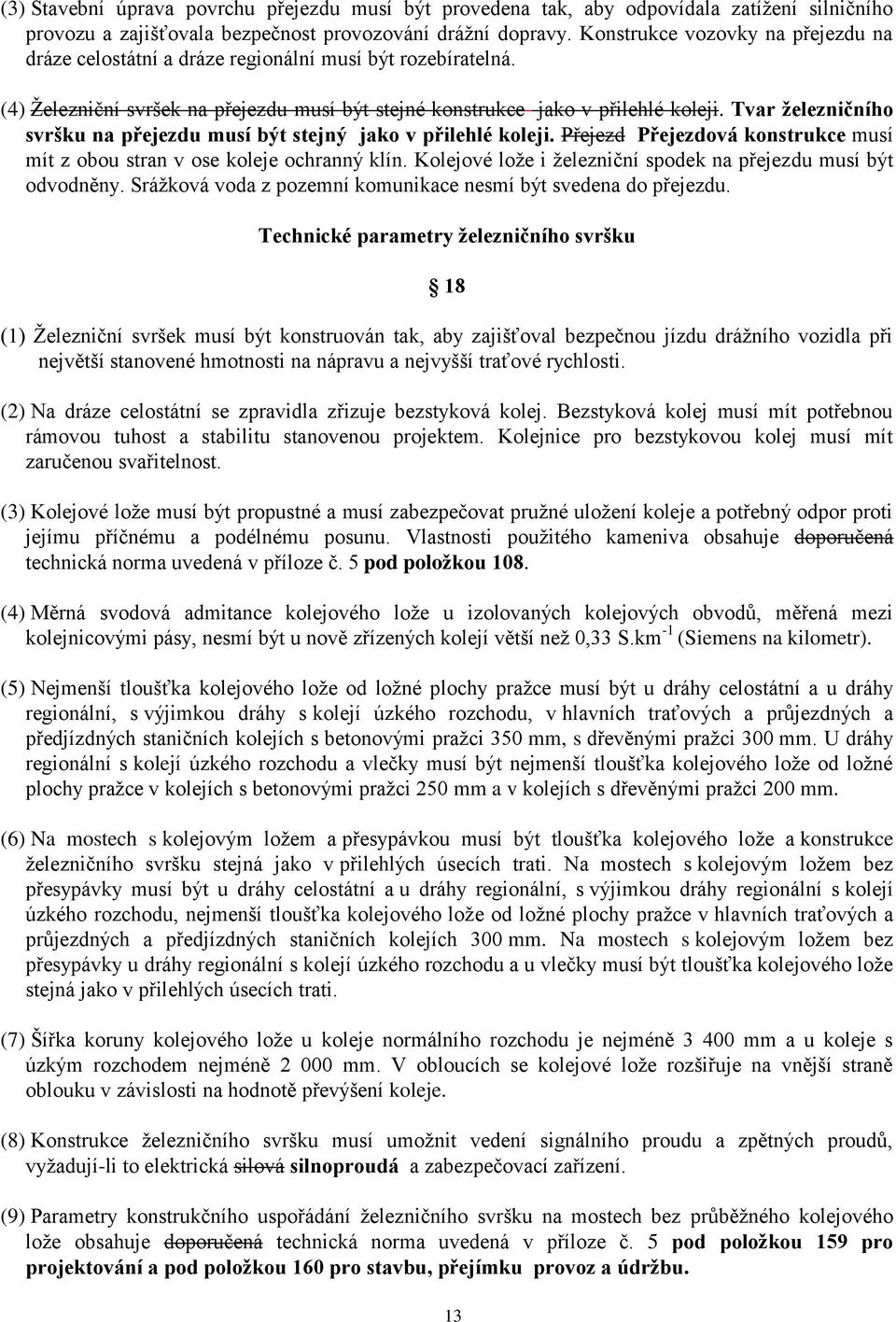 Tvar ţelezničního svršku na přejezdu musí být stejný jako v přilehlé koleji. Přejezd Přejezdová konstrukce musí mít z obou stran v ose koleje ochranný klín.