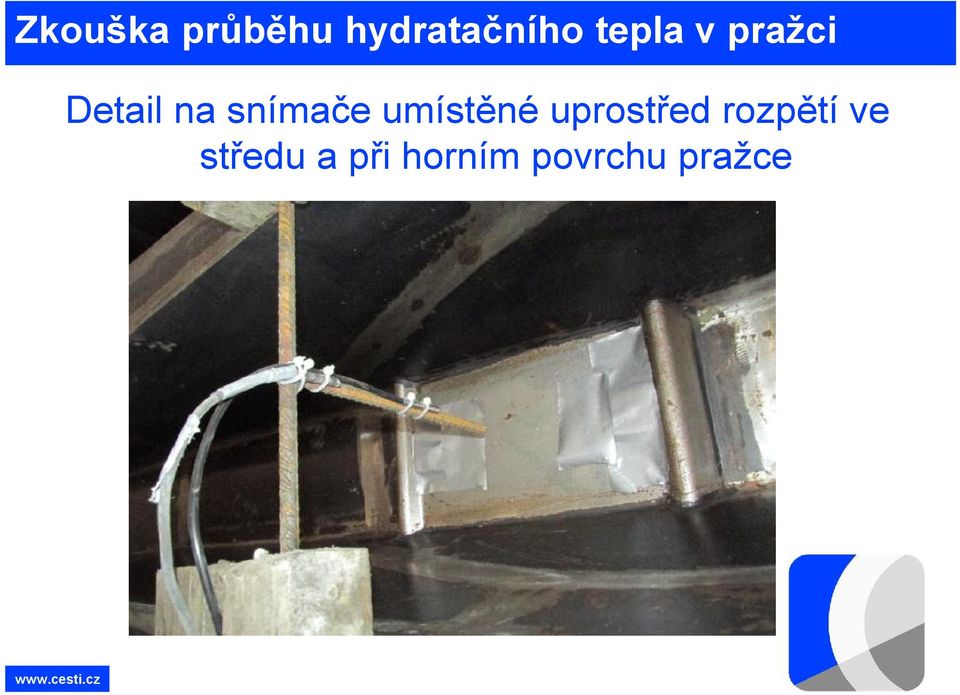 snímače umístěné uprostřed