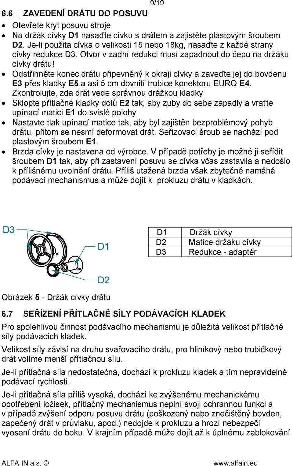 Odstřihněte konec drátu připevněný k okraji cívky a zaveďte jej do bovdenu E3 přes kladky E5 a asi 5 cm dovnitř trubice konektoru EURO E4.