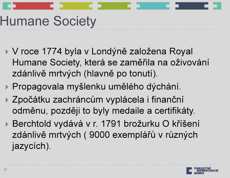 Zpočátku zachráncům vyplácela i finanční odměnu, později to byly medaile a certifikáty.