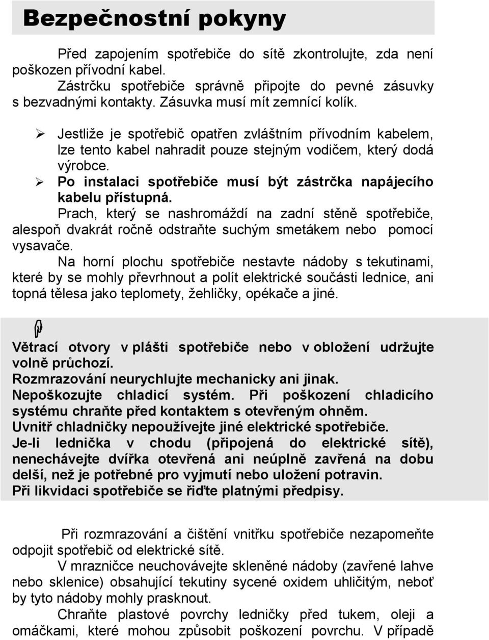 Po instalaci spotřebiče musí být zástrčka napájecího kabelu přístupná. Prach, který se nashromáždí na zadní stěně spotřebiče, alespoň dvakrát ročně odstraňte suchým smetákem nebo pomocí vysavače.