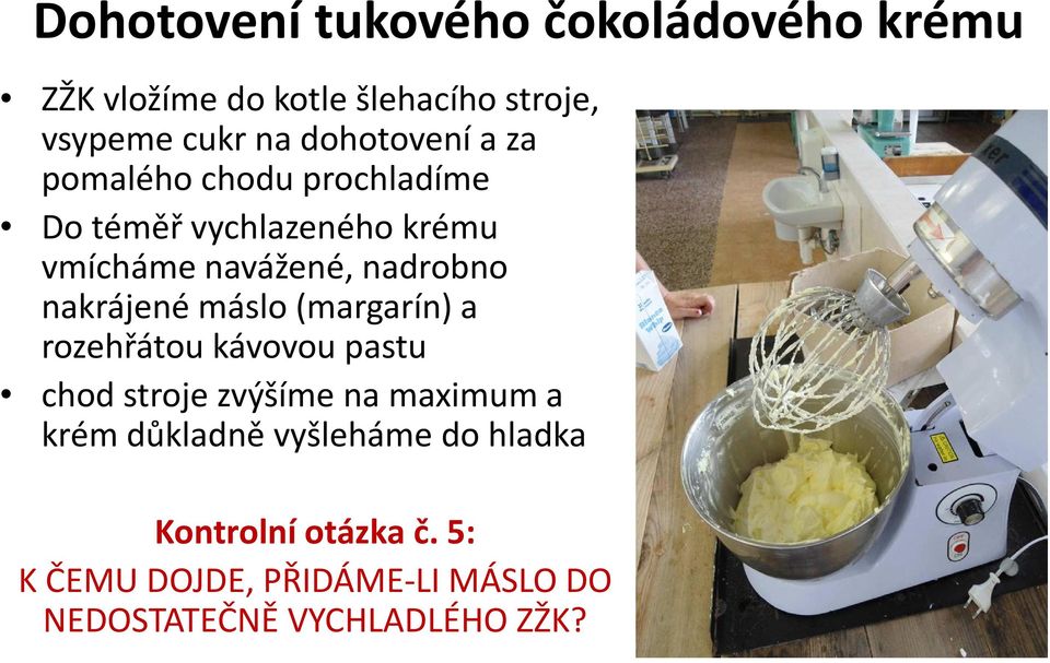 nakrájené máslo (margarín) a rozehřátou kávovou pastu chod stroje zvýšíme na maximum a krém