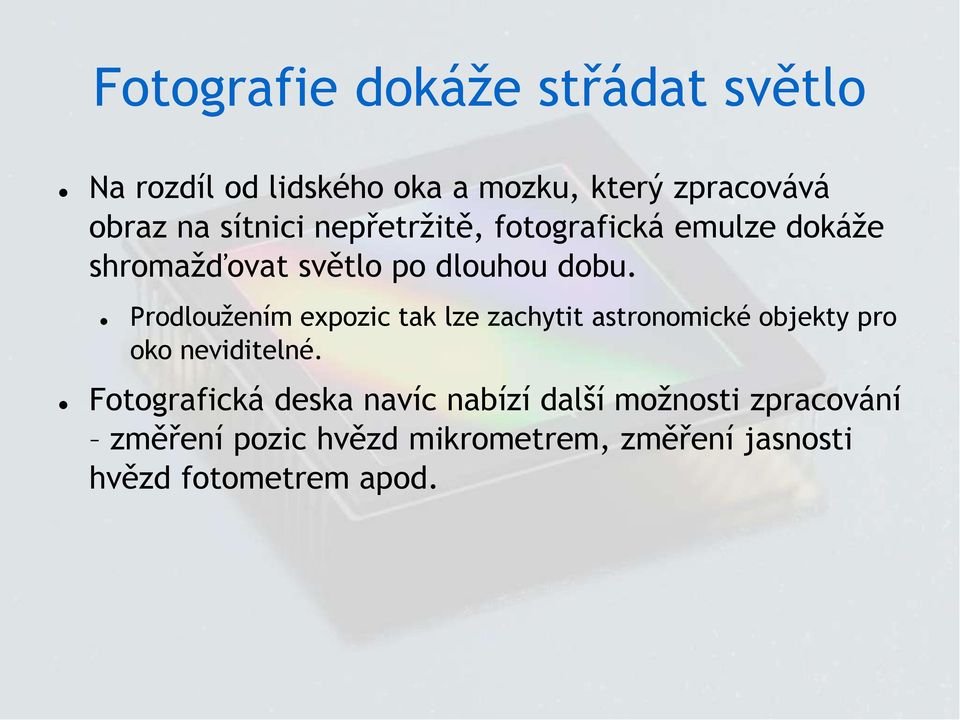 Prodloužením expozic tak lze zachytit astronomické objekty pro oko neviditelné.
