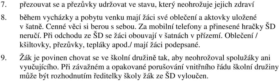 Za mobilní telefony a přinesené hračky ŠD neručí. Při odchodu ze ŠD se žáci obouvají v šatnách v přízemí.