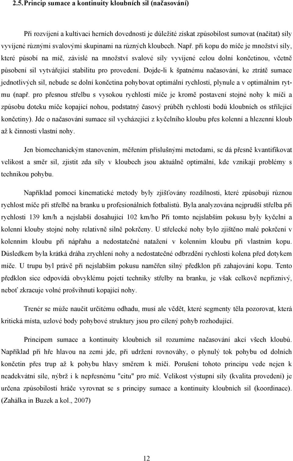 při kopu do míče je množství síly, které působí na míč, závislé na množství svalové síly vyvíjené celou dolní končetinou, včetně působení sil vytvářející stabilitu pro provedení.