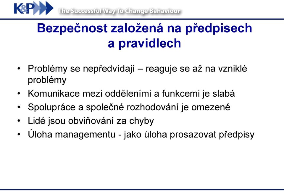 odděleními a funkcemi je slabá Spolupráce a společné rozhodování je