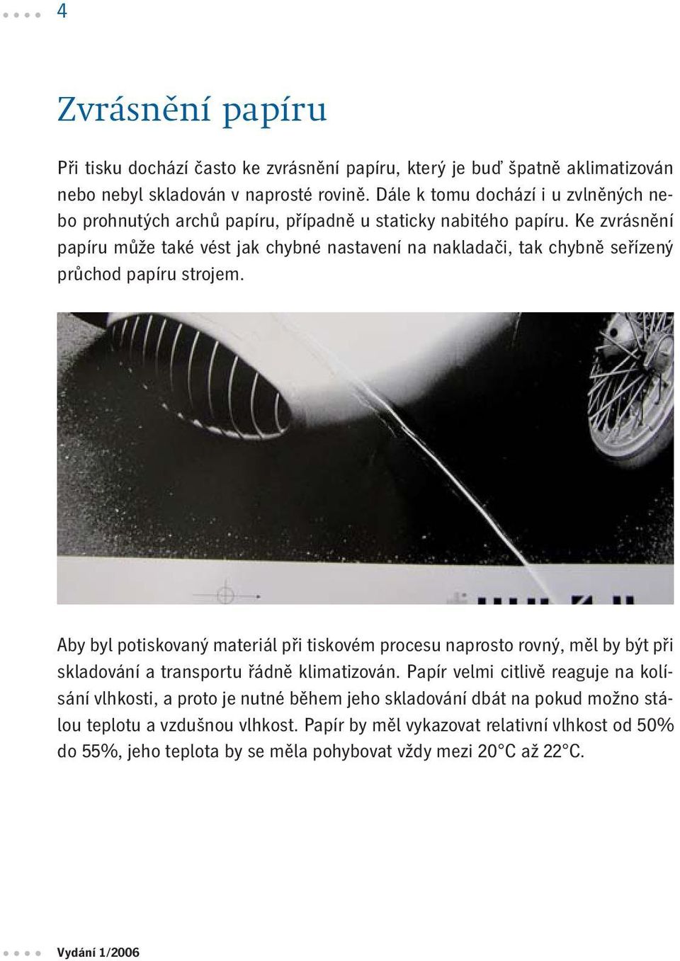 Ke zvrásnění papíru může také vést jak chybné nastavení na nakladači, tak chybně seřízený průchod papíru strojem.