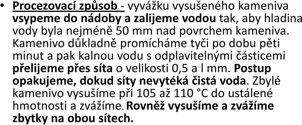 Kamenivo důkladně promícháme tyči po dobu pěti minut a pak kalnou vodu s odplavitelnými částicemi přelijeme přes