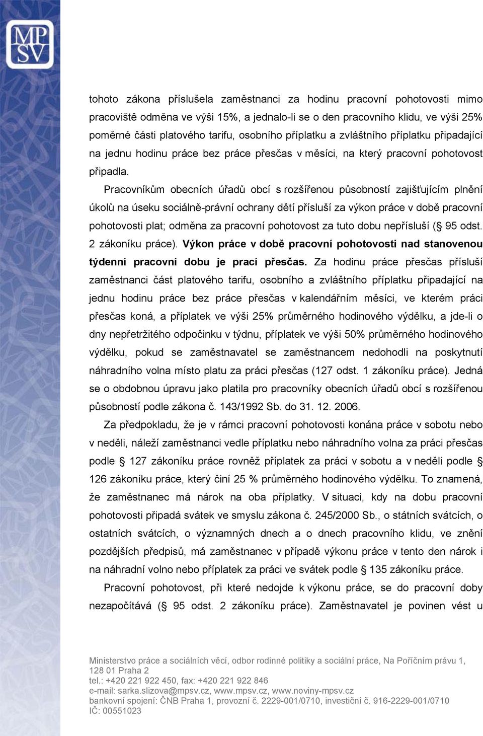 Pracovníkům obecních úřadů obcí s rozšířenou působností zajišťujícím plnění úkolů na úseku sociálně-právní ochrany dětí přísluší za výkon práce v době pracovní pohotovosti plat; odměna za pracovní