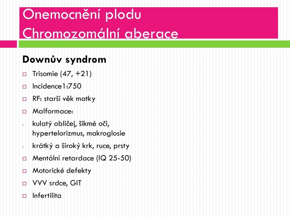 šikmé oči, hypertelorizmus, makroglosie - krátký a široký krk, ruce,