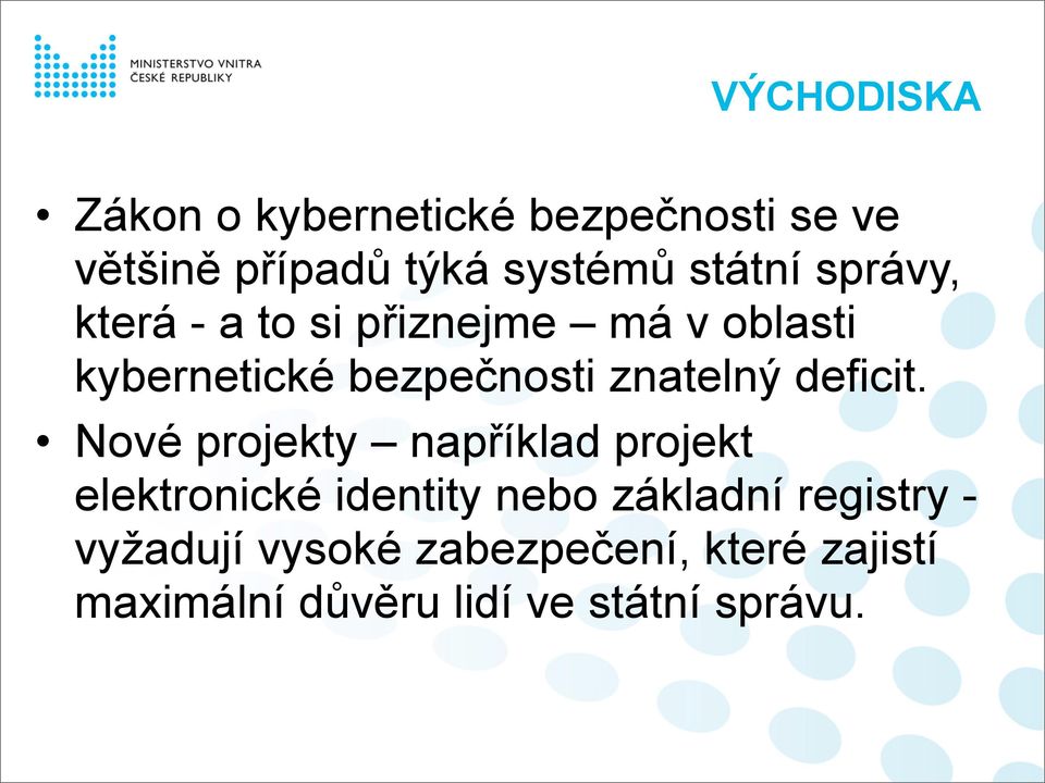 znatelný deficit.