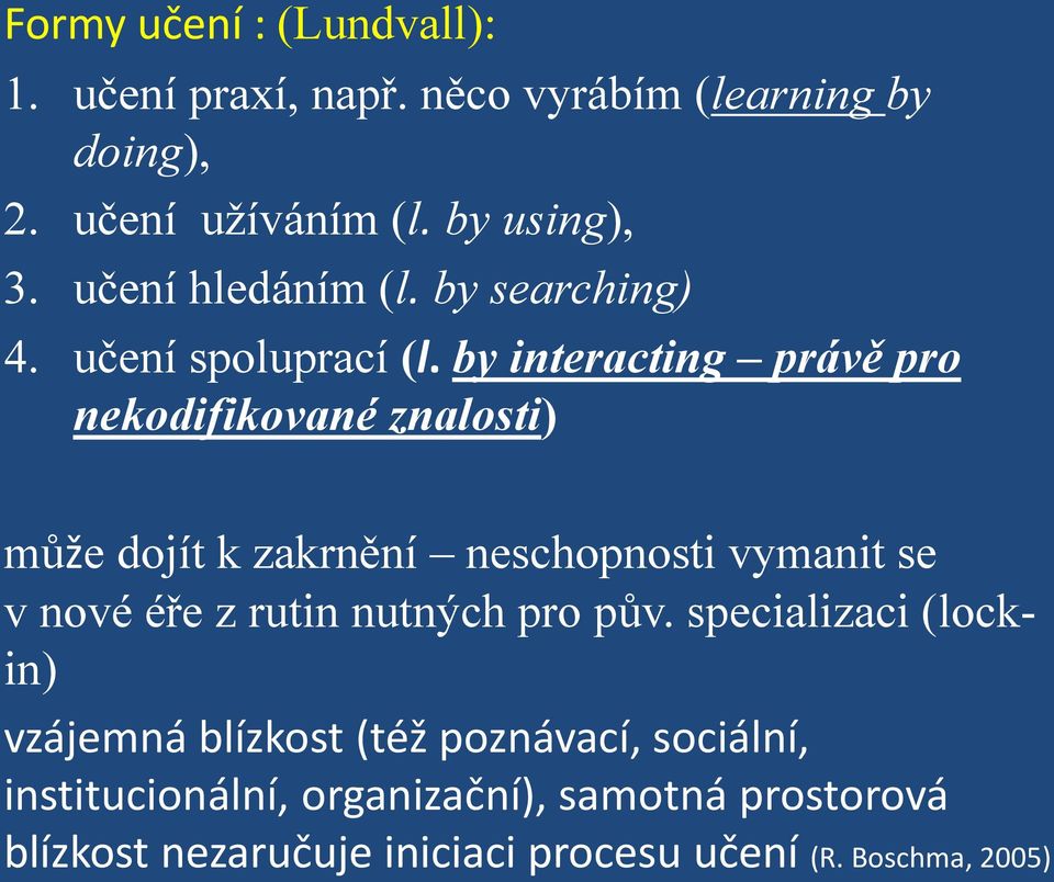 by interacting právě pro nekodifikované znalosti) může dojít k zakrnění neschopnosti vymanit se v nové éře z rutin