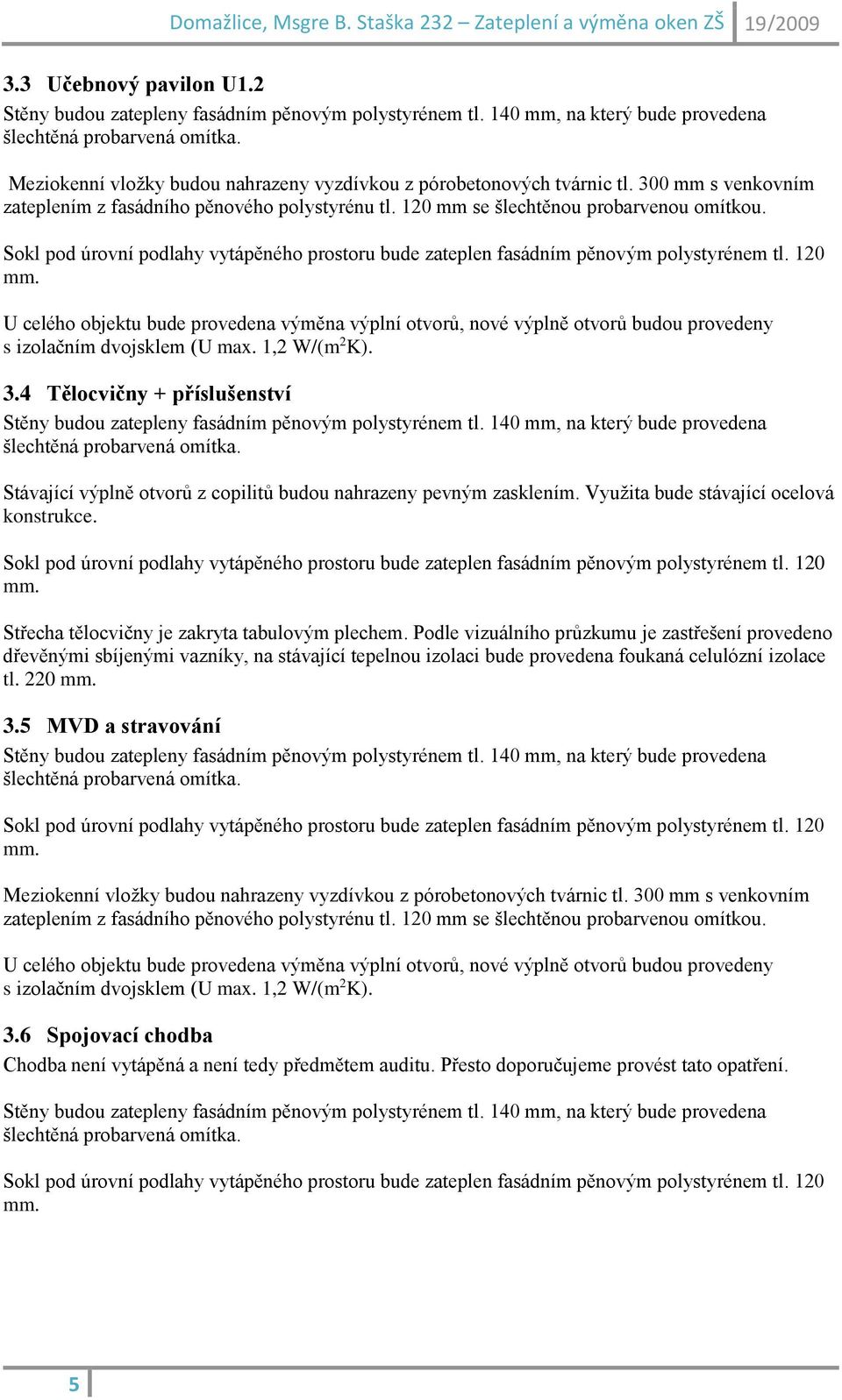 Střecha tělocvičny je zakryta tabulovým plechem.