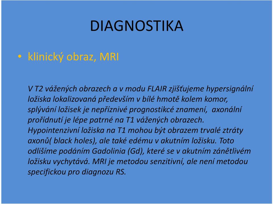 Hypointenzivní ložiska na T1 mohou být obrazem trvalé ztráty axonů( black holes), ale také edému v akutním ložisku.