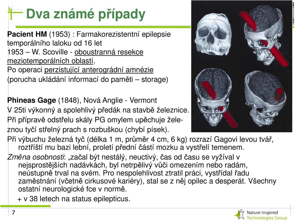 Při přípravě odstřelu skály PG omylem upěchuje železnou tyčí střelný prach s rozbuškou (chybí písek).