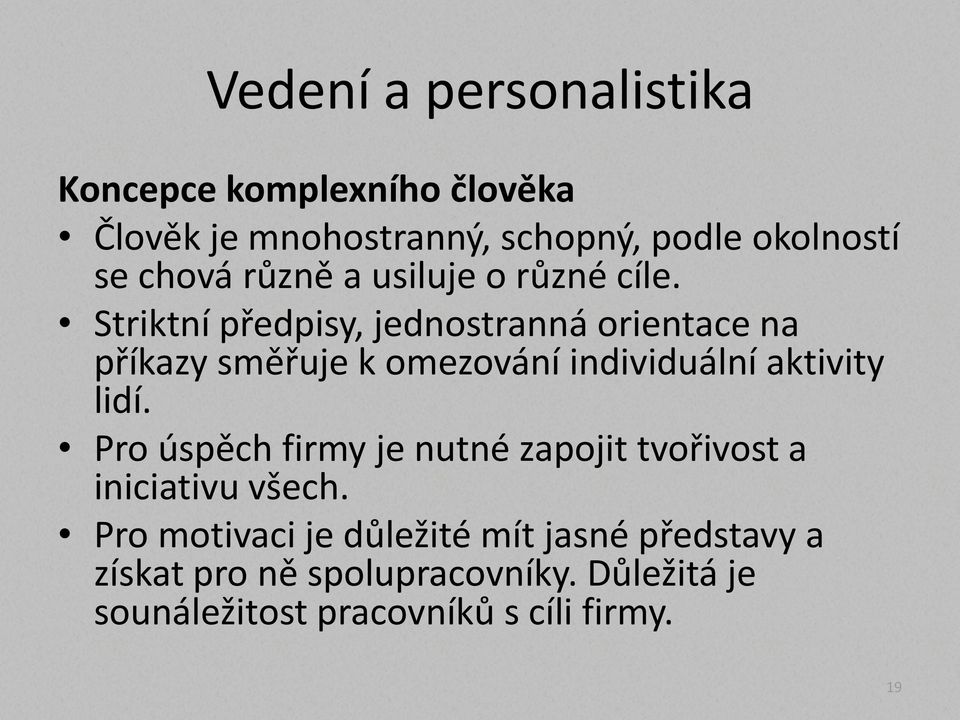 Striktní předpisy, jednostranná orientace na příkazy směřuje k omezování individuální aktivity lidí.